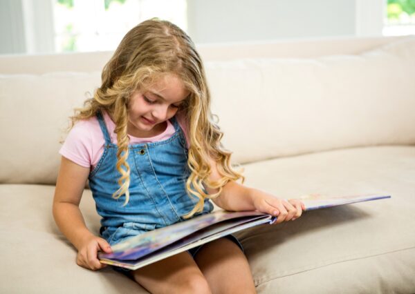 本を読む子ども