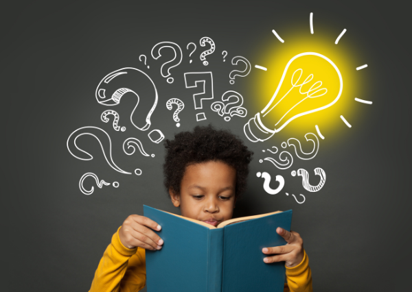 本を読んで学ぶ子ども